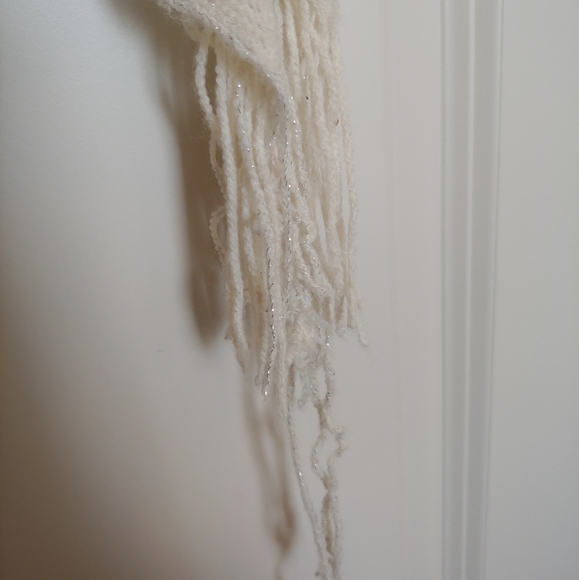 Scalloped Cream Knitted Scarf ✨ free with purchase - Picture 3 of 3